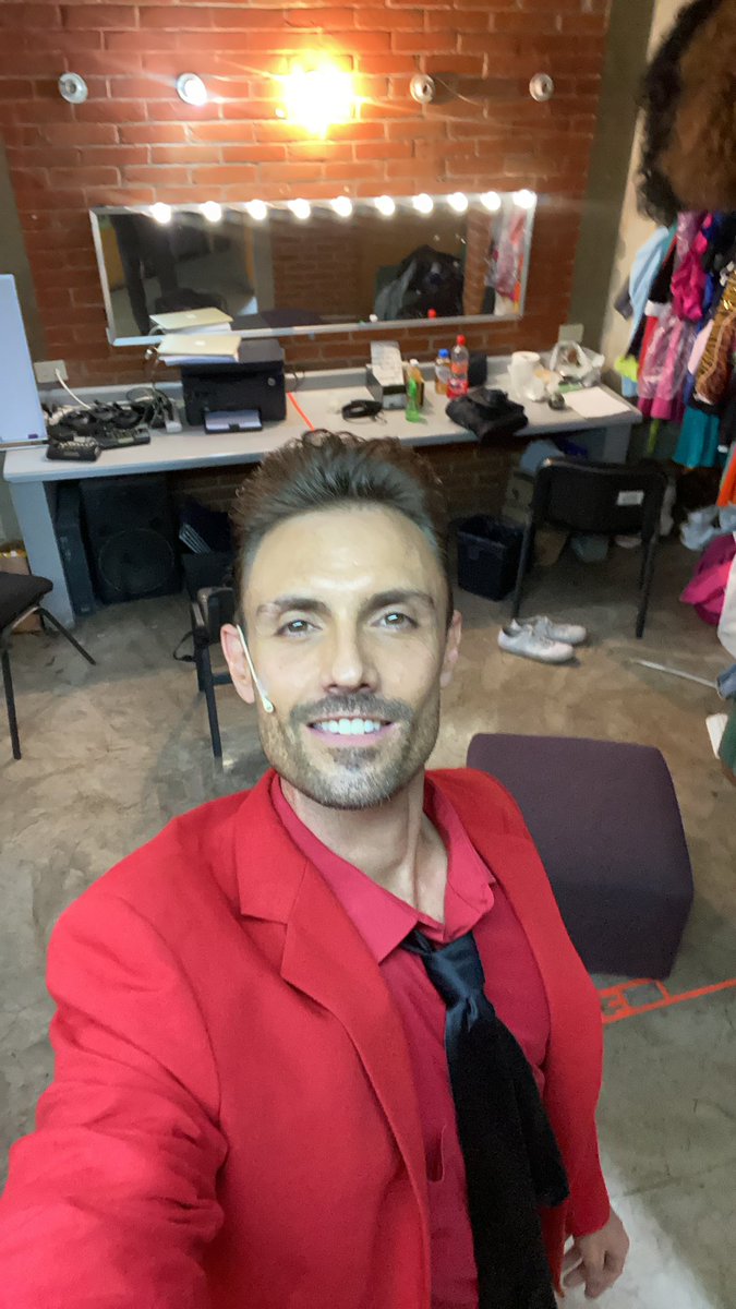 Siempre venir a Mentiras es quitarme varios años de en cima, no solo porque se va la barba, sino porque lo disfruto demasiado y tendí de los mejores recuerdos de mi vida en este teatro!