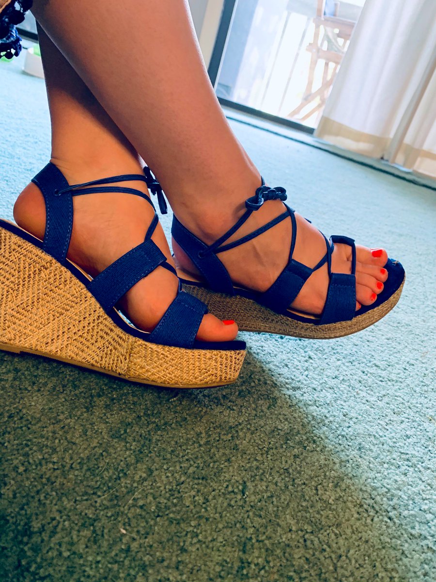 delil_ajane's tweet photo. Which do you prefer wedges or heels? #wedges #arch #footgoddess https://t.co/7le8sD6Ywk