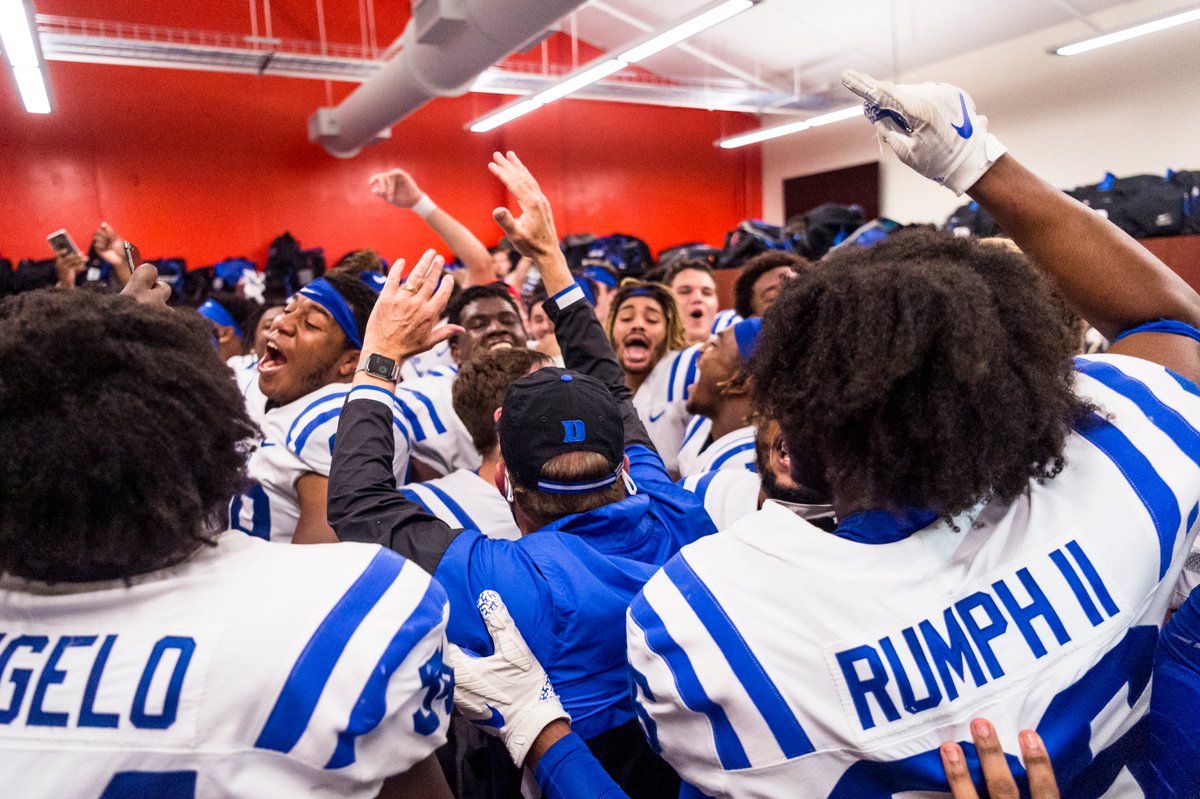 DukeATHLETICS's tweet photo. #DukeGang coming home with a dub 😈🙌💯 https://t.co/DYcFgcGfFM