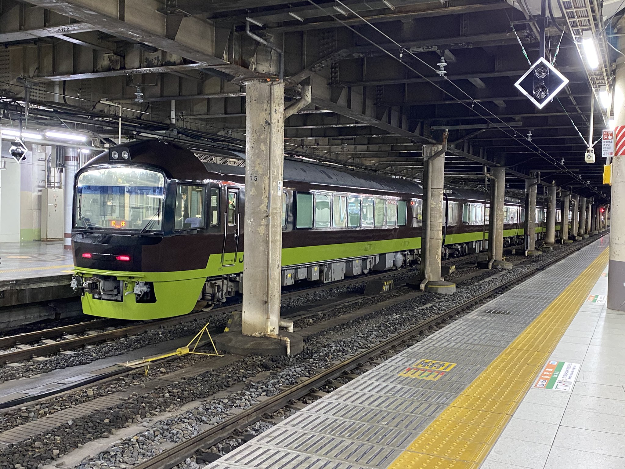 青いペンギン 鬼滅の刃 Slぐんま 無限列車大作戦 鎹やまどり 高崎行き 上野駅 485系改リゾートやまどりで運転 ただ今13番線に停車中 車内には鬼滅の刃の装飾が施されており キャラクターたちのアナウンスを楽しめるとのこと 青いペンギン 鬼滅の刃 Slぐんま 無限列車大作戦 鎹やまどり 高崎行き 上野駅 485系改リゾートやまどりで運転 ただ今13番線に停車中 車内には鬼滅の刃の装飾が施されており キャラクターたちのアナウンスを楽しめるとのこと
