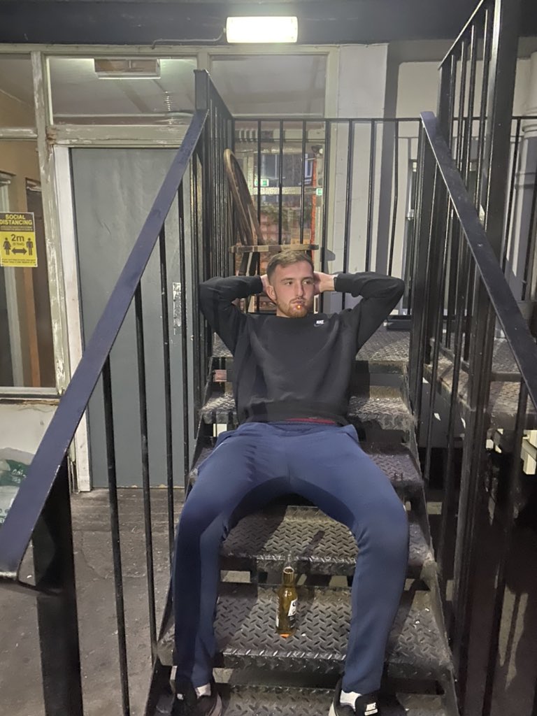 AFCEmneth's tweet photo. He donβt smoke but when heβs had fuck all to do all afternoon the mans got the cigars out. Best in non league, our keeper @Aaron_watson_1 #Cleanos #BadgersNumber1 https://t.co/N1vtu86dU2