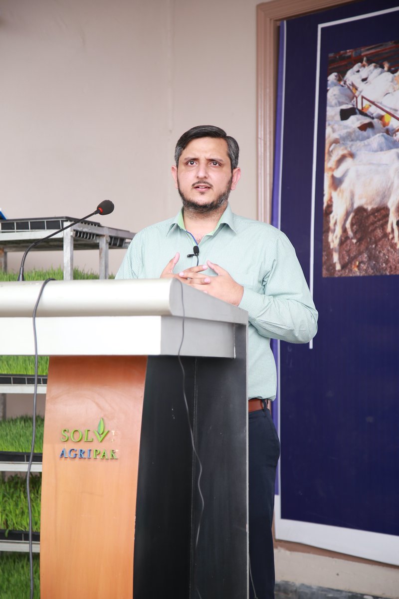 solveagripak's tweet photo. Solve Agri Pak's General Manager Dr. Waseem Shaukat @drwaseemshaukat addressing at the inaugural session of 2-days training on "πΎπ€π’π’ππ§ππππ‘ ππ€ππ© ππ£π πππππ₯ πππ§π’ππ£π" π π at Solve Agri & Dairy Institute (SADI). #sadi #sappl #sheepfarming #goatfarming https://t.co/bYG4LYyjpz