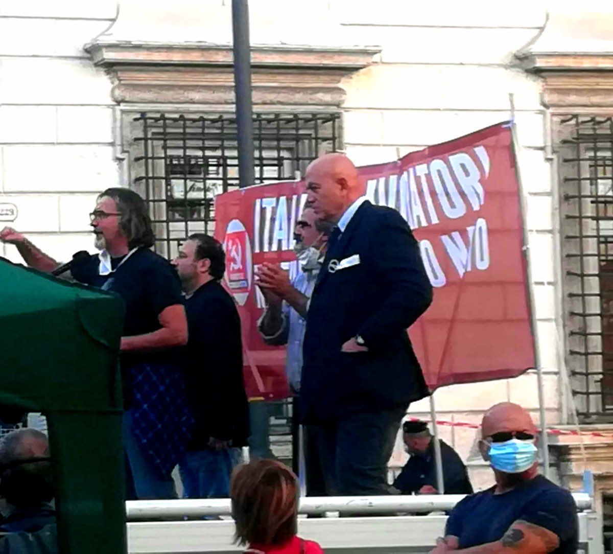 MarcoRizzo1959's tweet photo. La manifestazione a Roma del Partito Comunista in piazza Santi Apostoli segna un punto della strategia di mobilitazione e lotta contro il Governo, la Ue e la Nato. Alleanze sociali e non politiche per il cambio di sistema. Contro la dittatura economica per l’Italia dei lavoratori https://t.co/XyCTVwOJ4A