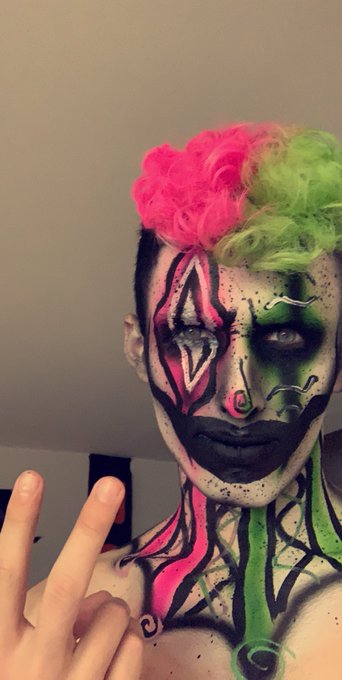 Clowning around 🎃🤡   https://t.co/yw7RfINdzG https://t.co/2Oz4YISXAi<a href="/tag/sharkmelon"class="tags"><span>#sharkmelon</span></a>