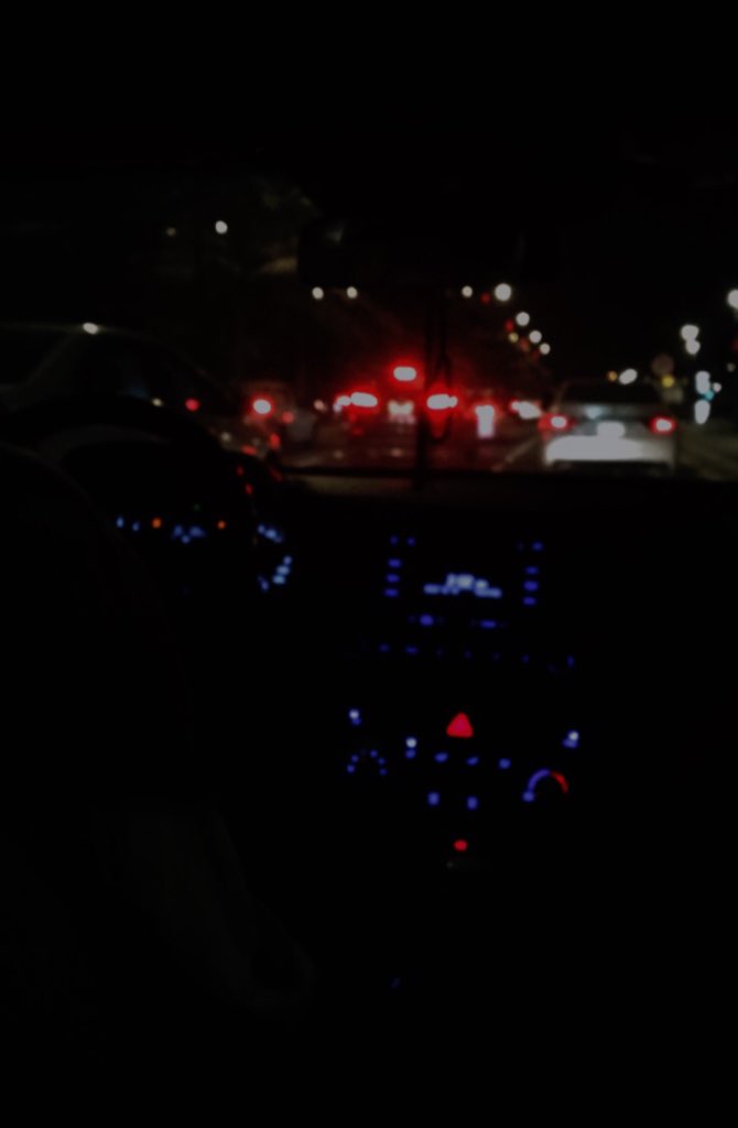 يكفي اني جيتك بـ ليل وخذيتك ..
مِن قسى وقتك وصار القلب بيتك ❤️