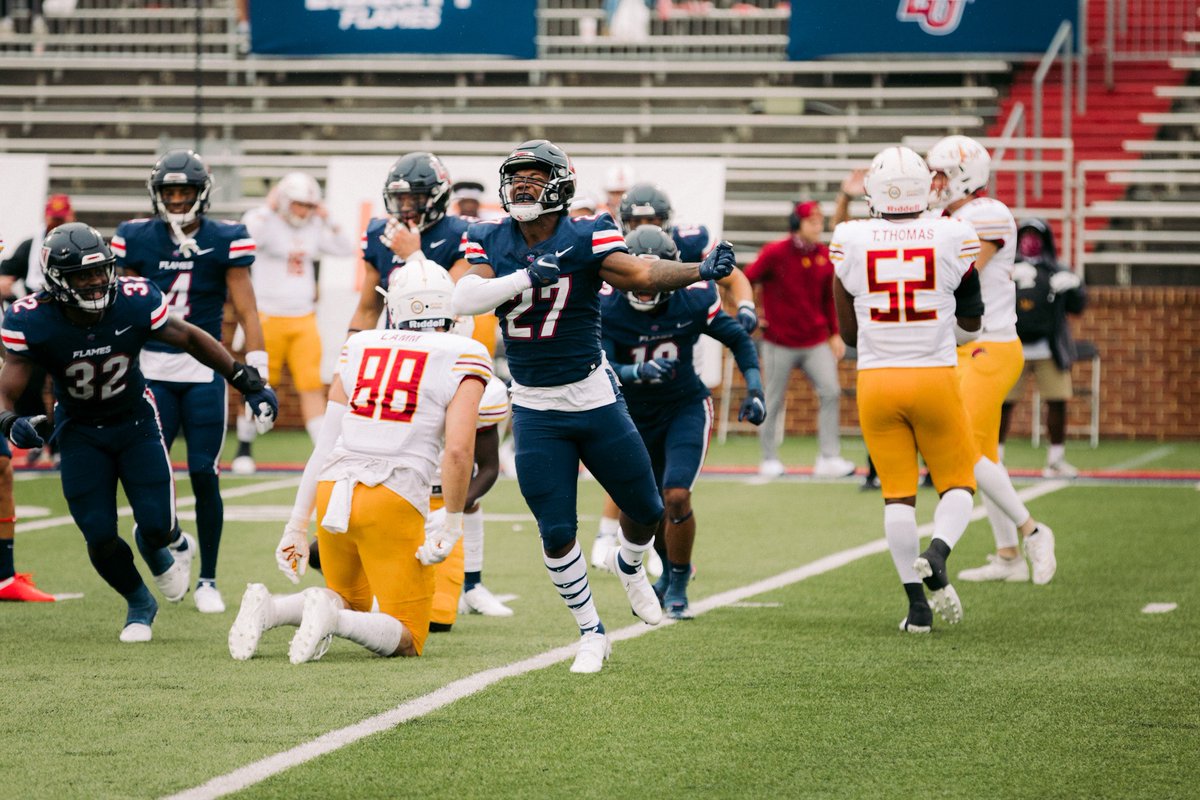 Get you a man that can give you both a TD and a sack 💥