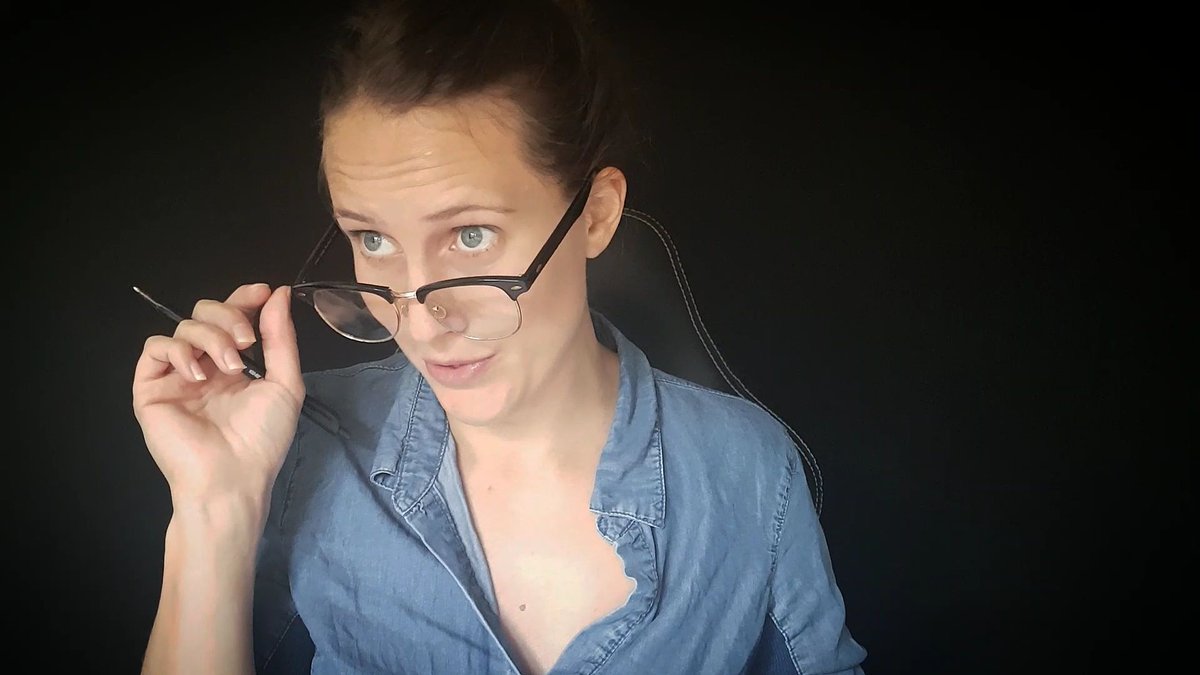 misshollylucas's tweet photo. Filmed something today. I enjoyed looking over the top of my glasses alot. You can see it next week in @OffYaTrolleyPro Virtual Scratch Night 

#actress #Casting https://t.co/Af8zQdzH72