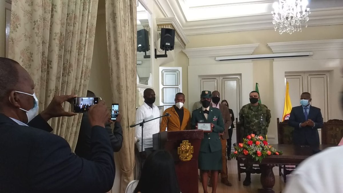 herbinhoyos's tweet photo. 1a MUJER AFRODESCENDIENTE ascendida a Sargento Mayor en el Ejército de Colombia. La ceremonia ocurrió el sábado 10 de octubre en el municipio de Padilla Cauca, lo que convierte a la Sargento Mayor Olga Velazco Carabalí en símbolo nacional de esfuerzo, patriotismo y superación. https://t.co/stw7nqn7me
