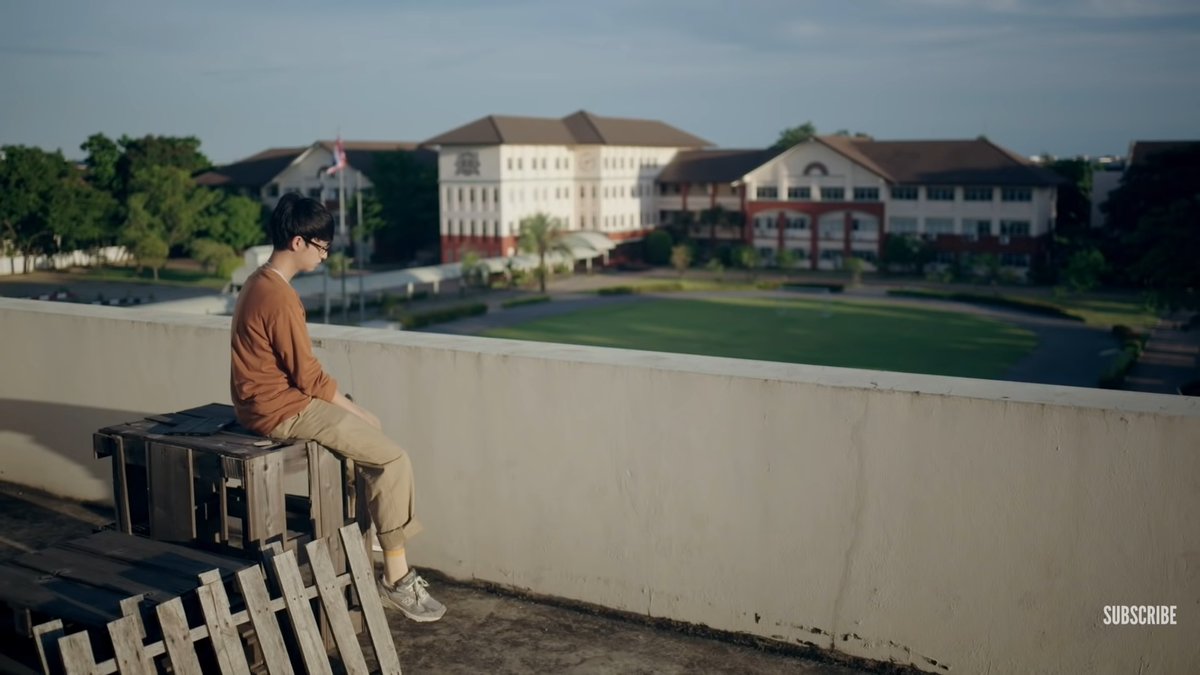 the second thing i wanted to point out is that wave was not at all surprised when pang showed up on the roof. he didn't even look at pang once until pang told him he wasn't heartless