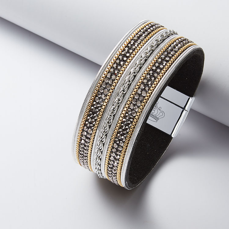 _PremierDesigns's tweet image. Iconic is the perfect addition to any outfit! #PremierDesigns