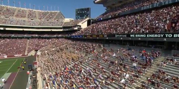 dwayne_taylor's tweet image. Congrats Texas A&amp;amp;M on solving Covid-19 #SecondLevel looks like a Trump rally. Great way to shutdown football 👎🏽