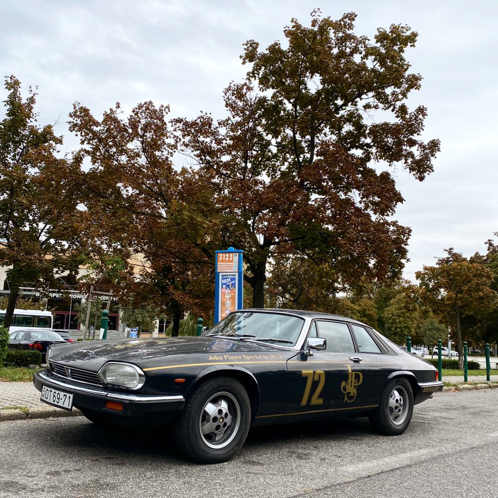 Jaguar XJS V12 Coupe (S3, 1986) spotted in Budapest.
#Jaguar #caturday #JohnPlayerSpecial 
@GeorgeCochrane1 @addict_car @YesterdaysDrive @Rockstarscars