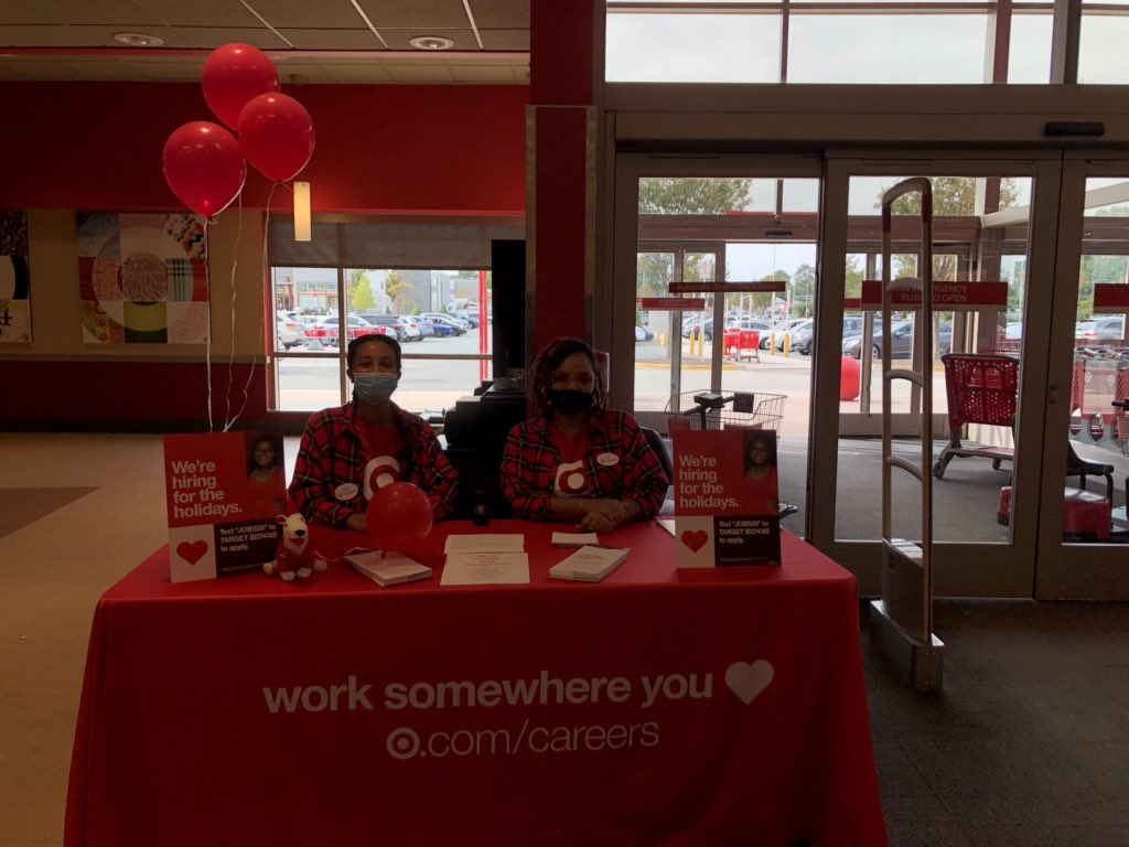 StukeyAlyse's tweet photo. I had a blast helping our HR expert, Tara, with the store’s seasonal hiring event yesterday. And we twinned while doing it! @KarenJi13314900 https://t.co/TynAtbdkzK