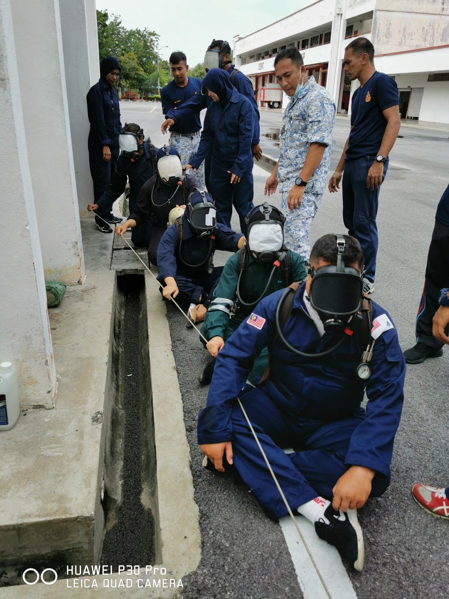 KD SRI MANJUNG (@kdmanjung) on Twitter photo 10.10.2020
Ahoy! Latihan Breathing Apparatus dan Ujian Fobia di Rumah Asap Bersama BOMBA Pangkalan TLDM Lumut. Latihan turut dihadiri oleh YBhg Pegawai Memerintah Kdr <a href="/NazriSharif1/">Capt Mohd Nazri Sharif</a> #PSSTLDM
<a href="/MkPLTLDM/">RMN HQ LNB Official</a> <a href="/Kd_Malaya/">KD MALAYA</a> <a href="/tldm_rasmi/">Royal Malaysian Navy</a> <a href="/PsstldmOfficial/">ROYAL MALAYSIAN NAVAL VOLUNTEER RESERVE (PSSTLDM)</a>
#NavyReservist
#LearningNeverStops 10.10.2020
Ahoy! Latihan Breathing Apparatus dan Ujian Fobia di Rumah Asap Bersama BOMBA Pangkalan TLDM Lumut. Latihan turut dihadiri oleh YBhg Pegawai Memerintah Kdr <a href="/NazriSharif1/">Capt Mohd Nazri Sharif</a> #PSSTLDM
<a href="/MkPLTLDM/">RMN HQ LNB Official</a> <a href="/Kd_Malaya/">KD MALAYA</a> <a href="/tldm_rasmi/">Royal Malaysian Navy</a> <a href="/PsstldmOfficial/">ROYAL MALAYSIAN NAVAL VOLUNTEER RESERVE (PSSTLDM)</a>
#NavyReservist
#LearningNeverStops