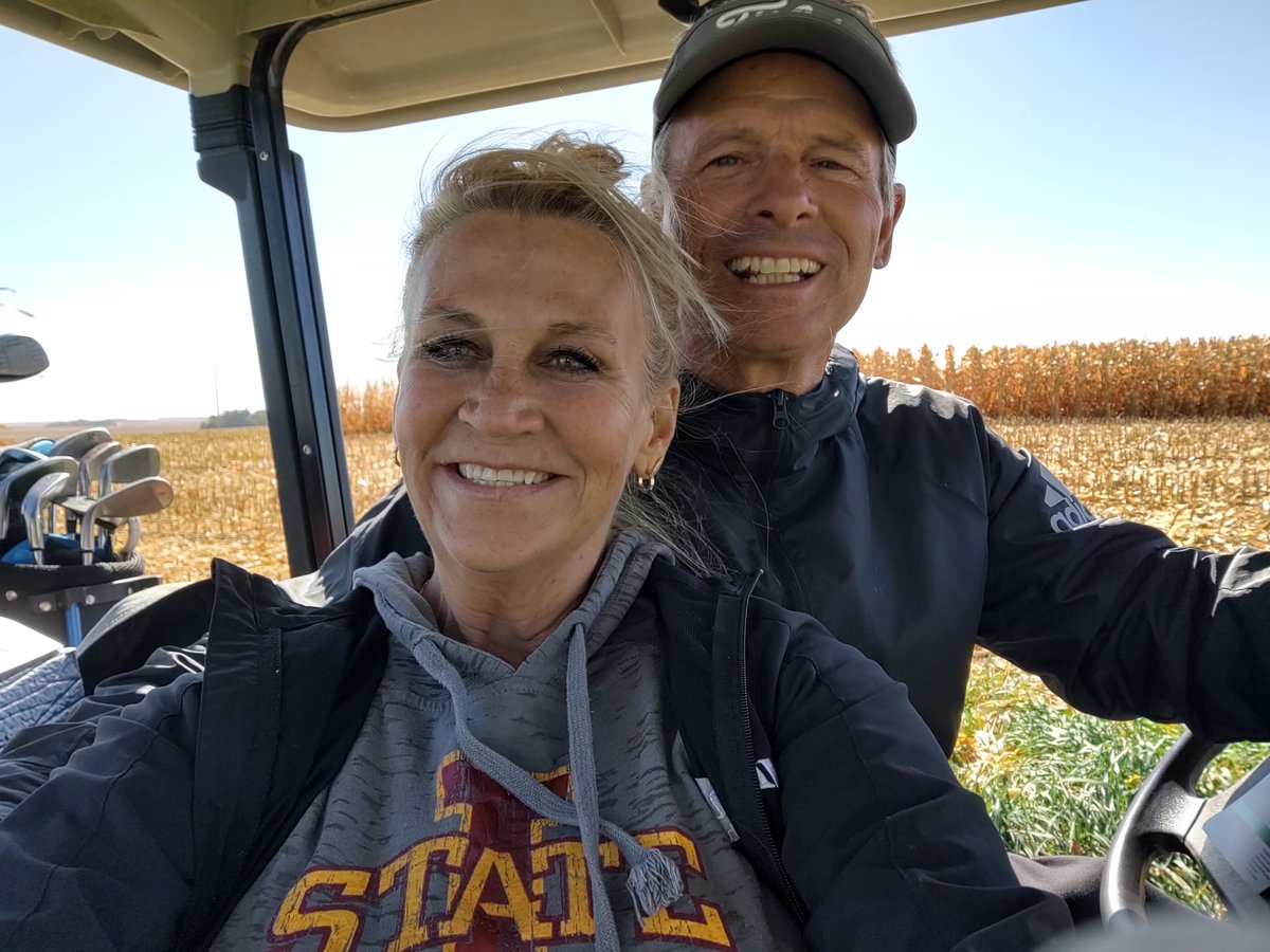 shelliereitzel's tweet photo. #CyTailgate , or golfgating? Regardless, go Cyclones! https://t.co/Y0mqxDsIFb