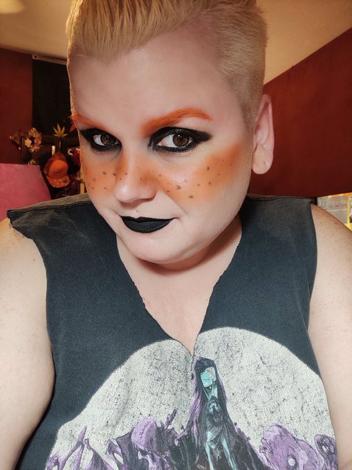 🖤 Madelyn Fae Stone  😘 They/them, enby 💀 Goth/alt BBW 💨 420 friendly 😈 Kink friendly 🩲 Panty seller 🎥