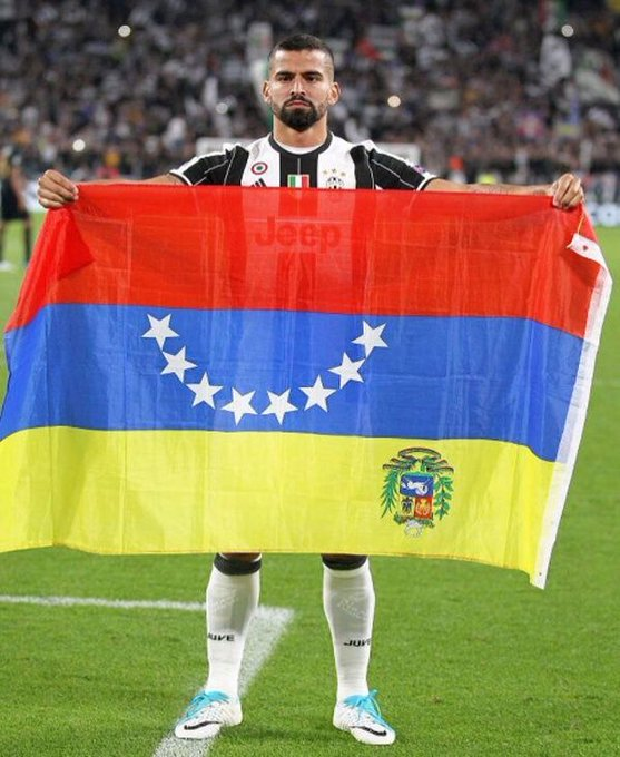 RAMNMUDARRA21's tweet photo. Por favor¡alguien que saque esta mierda de nuestra selección! https://t.co/noJnCIsYrB