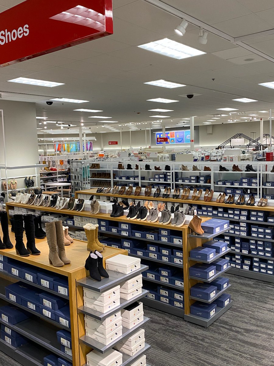 Shoe transition complete!! Last day for BOGO on women's boots! Let the sell down commence! #T1505 #worksomewhereyoulove #feelingaccomplished <a href="/kristi_mac/">Kristi Darling</a> <a href="/MeghanMccants/">Meghan McCants</a> 
📸 @Menswear_Mike