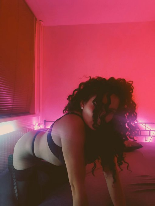 Hi babes,  Because I'm such a sweet girl 🤭, I want to spoil you too!  You can WIN 1 month FREE trial 💥Only<a href="/tag/cam4"class="tags"><span>#cam4</span></a>