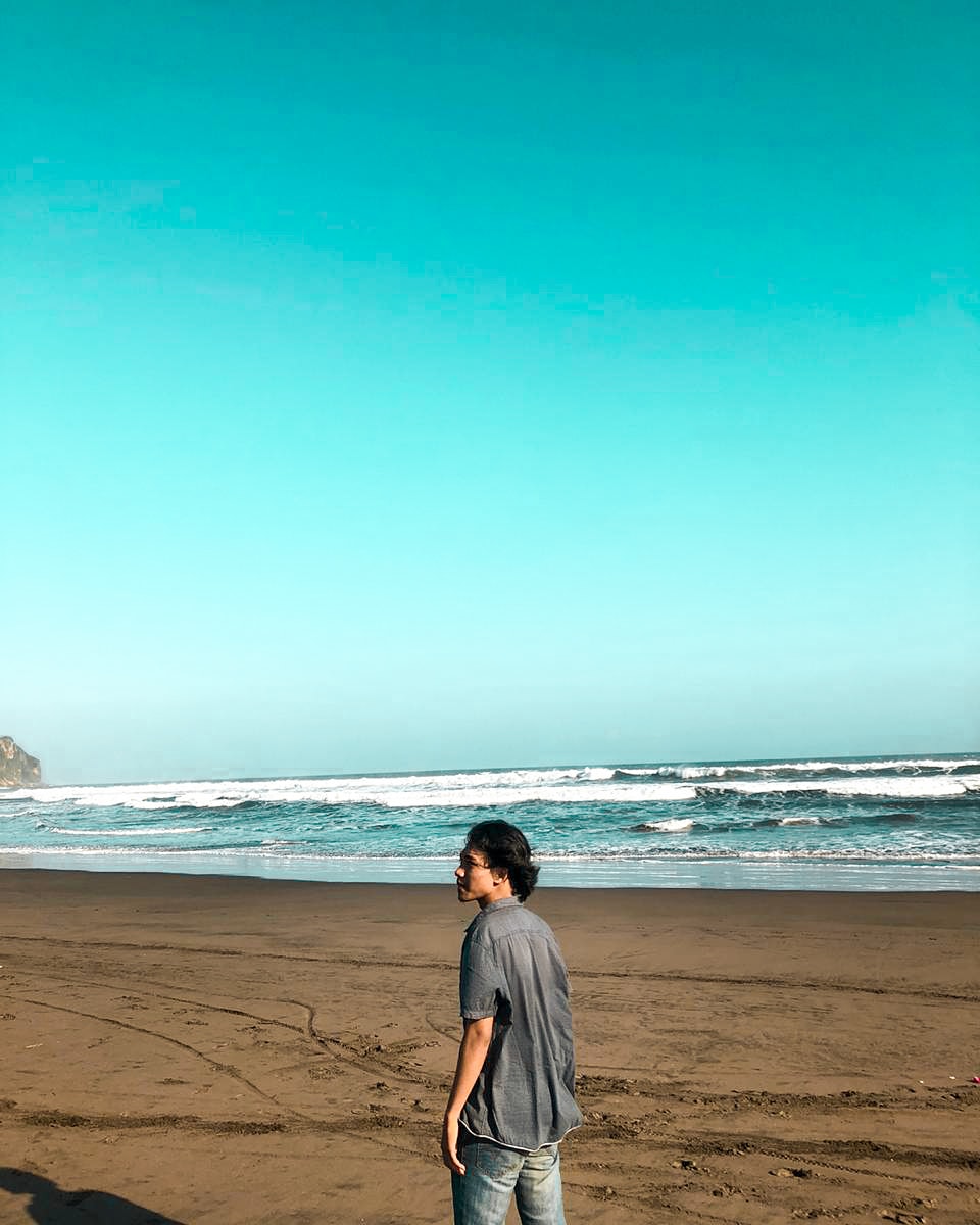 Albro197's tweet photo. Sebegitu dalamnya intuisiku, hingga semua yg dapat ditangkap oleh pancaindraku adalah metafora atas dirimu..
#LoveStory https://t.co/PsuNYC0Amb