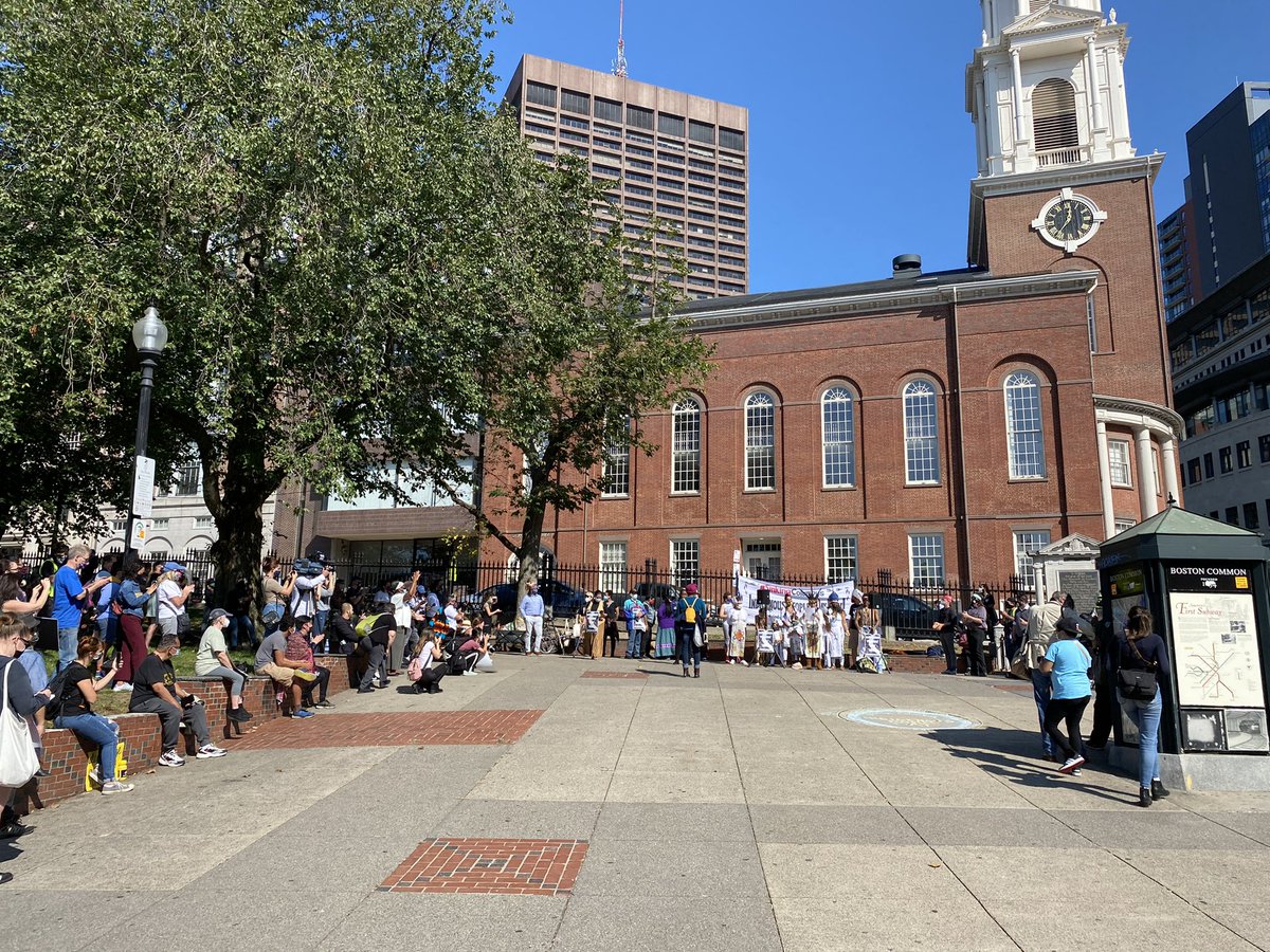 Lauren_inBoston's tweet photo. Demanding Indigenous People’s Day be recognized! #SinkingColumbus https://t.co/oq7EpQaeDl
