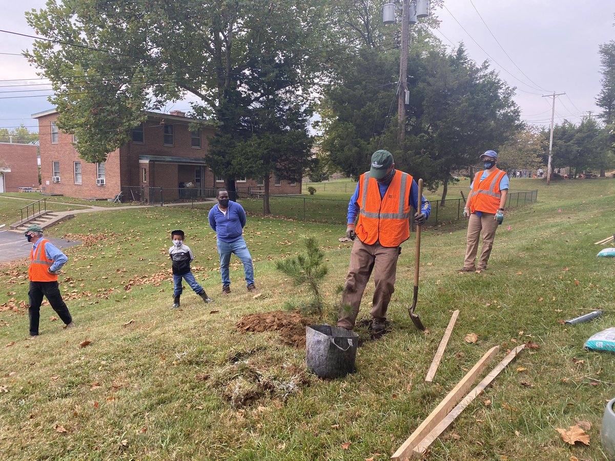 So many trees planted today! Thank you <a href="/BlueWaterBmore/">Blue Water Baltimore</a> for supporting <a href="/WatershedPCS/">Watershed PCS</a> and our Earth’s biodiversity!
<a href="/lori_widney/">Lori Widney</a> <a href="/WithNewport/">ArtWithMrsNewport</a> <a href="/kfwiggins/">Kristy Wiggins</a>