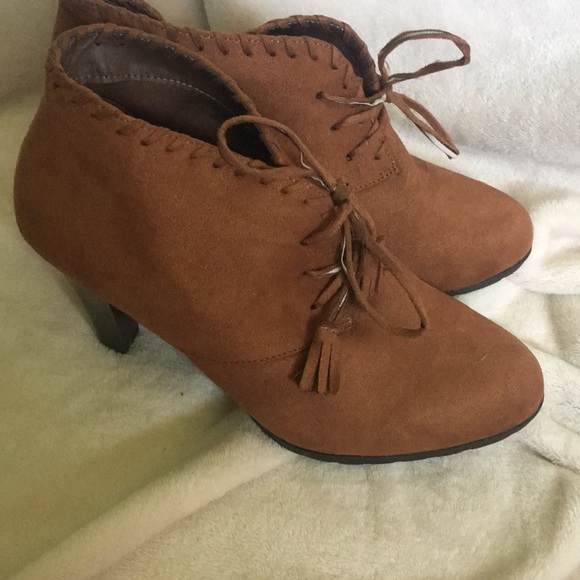 tmccoyusa's tweet photo. So good I had to share! Check out all the items I'm loving on @Poshmarkapp #poshmark #fashion #style #shopmycloset #highwayjeans #whitemountain #lacrosse: https://t.co/bx7nzCCrHA https://t.co/DsT6OexUvY