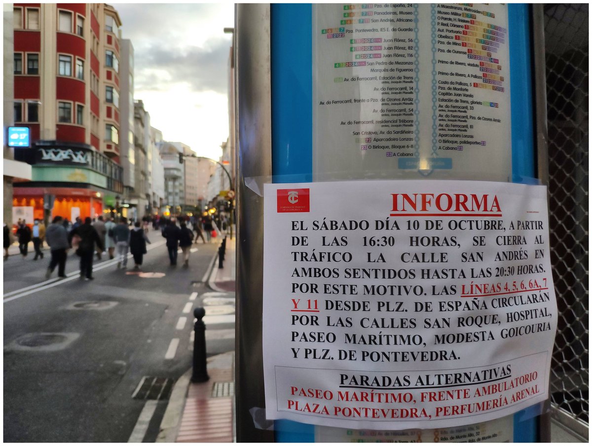 BlogBusurbano's tweet photo. 20:15 horas 
Estábamos al pie del poste de la #Par185 San Andrés, C/ Africano, disfrutando del paisaje peatonal..., cuando una chica y su madre nos preguntaron si estábamos esperando el bus.

¿Quién mejor para aclararles la situación y los carteles? 😄
https://t.co/qHuCcWeYfs https://t.co/BuUQks3OJ5