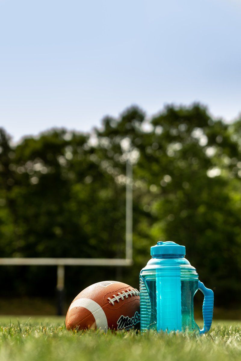 Who's ready for some football tomorrow?! What team are you rooting for? 🏈 

#coolgear #hydratehappy #bigfreeze #sundaynightfootball