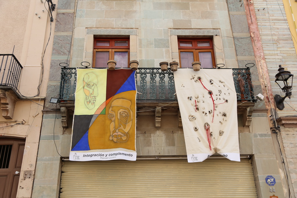 culturagobgente's tweet photo. La Plaza de la Paz luce una nueva cara. Comienza la primera edición de las #Balconadas de Guanajuato. Disfruta de este proyecto de arte público como parte del #Cervantino. https://t.co/1l8L997aiY