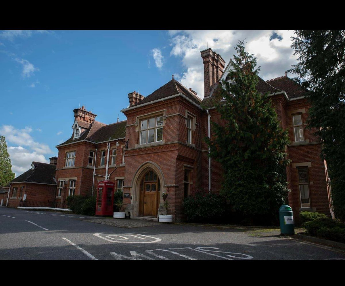 If you have any photos from a previous visit to Grosvenor Hall we would love to see them 😀🌻

This one was taken by our local Community Councillor last week ☀️

#schooltrip #hallhire #outdoorlearning #adventure