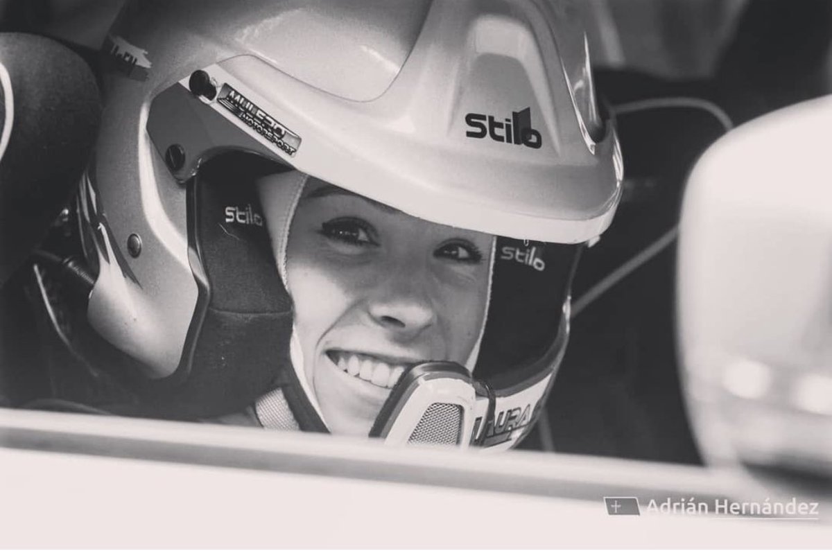 CSainz_oficial's tweet photo. Hoy es un día muy triste para el mundo de los rallyes, por el accidente y el fallecimiento de Laura Salvo. Quiero mandar un fuerte abrazo a su familia y amigos!! D.E.P https://t.co/xvVveYOAHu
