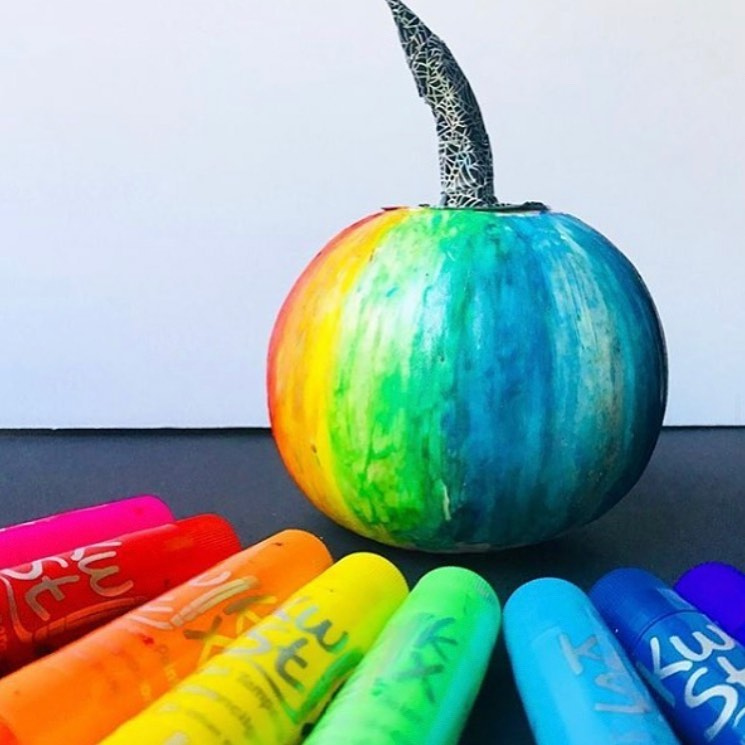 👻👻 October means it’s officially pumpkin decorating season! Did you know Kwik Stix work on pumpkins and are a great no-carve option?! 🎃 Shop Now: bit.ly/SA-KwikStix

#schoolaids #pumpkincarving #halloween #pumpkin #pumpkins #jackolantern #happyhalloween #trickortreat