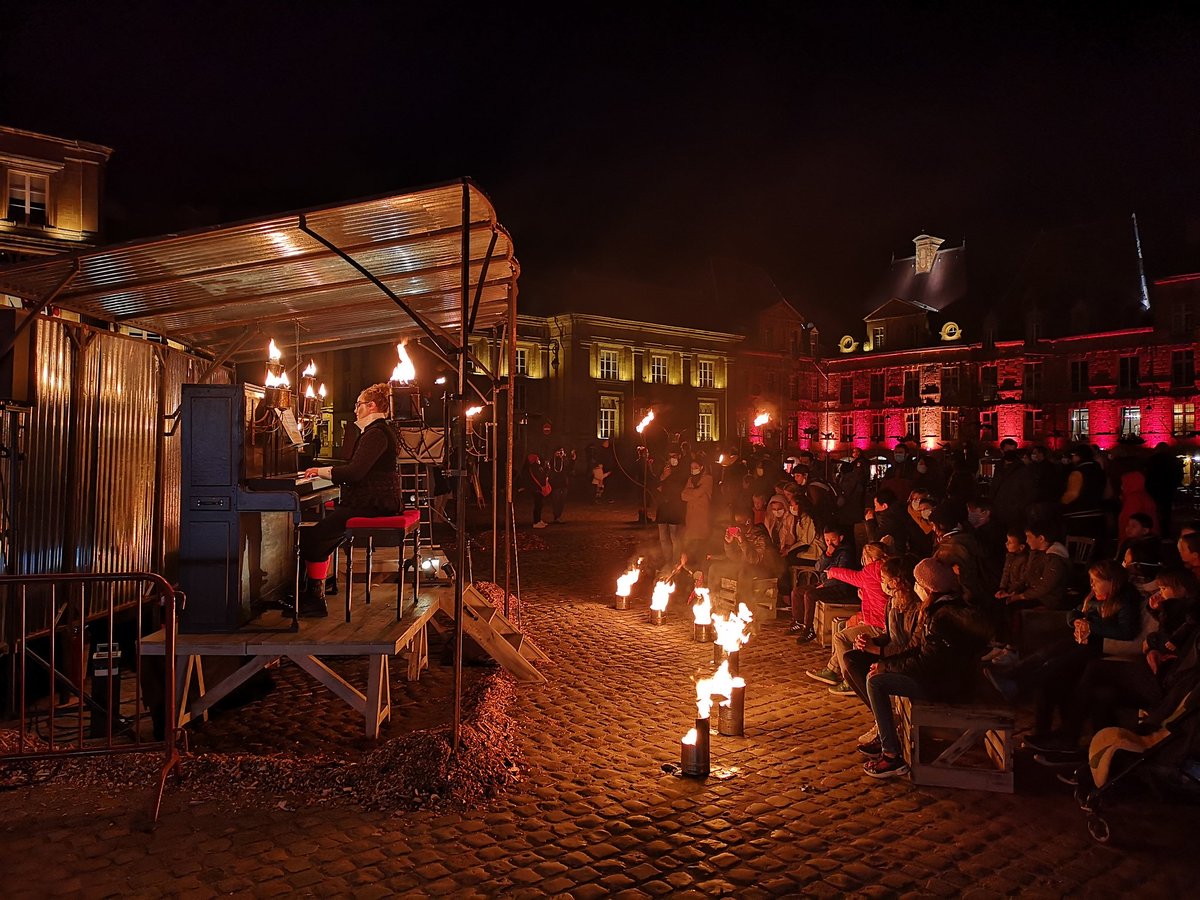thierrymic's tweet photo. Nuit blanche à #charlevillemezieres#ardennes c'est parti https://t.co/0sXz4jRg1r