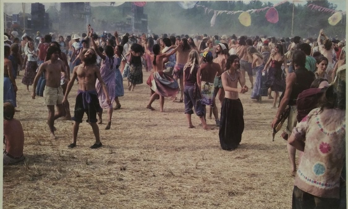 GratefulDeadHub's tweet photo. #MemberSubmited #GratefulDeadSub @GratefulDead @BobWeir @jerrygarcia @BKreutzmann @mickeyhart #PhilLesh #KeithGodchaux ever want to live in a photo? (8/27/83) Veneta. https://t.co/Ok3RXv5EIV