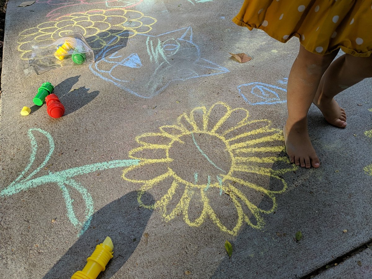 BenMansfeld's tweet photo. My 3 y/o said that my flower needs me to "draw a sun for it because it needs sunshine and water!"
I'm not crying.. you're crying...
#parentingwin #SciDad https://t.co/OeU024fYT0