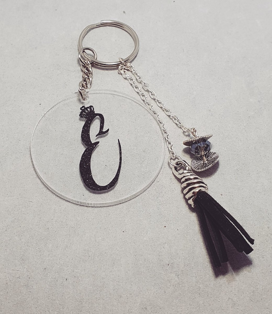 Handmade personalised keychains! Various colours &amp; designs available.  £4 each + FREE UK DELIVERY #handmade #giftideas #xmasgifts #keychain #SupportSmallBusinesses #TheAlchemist #shopsmall #Gemstones #personalised