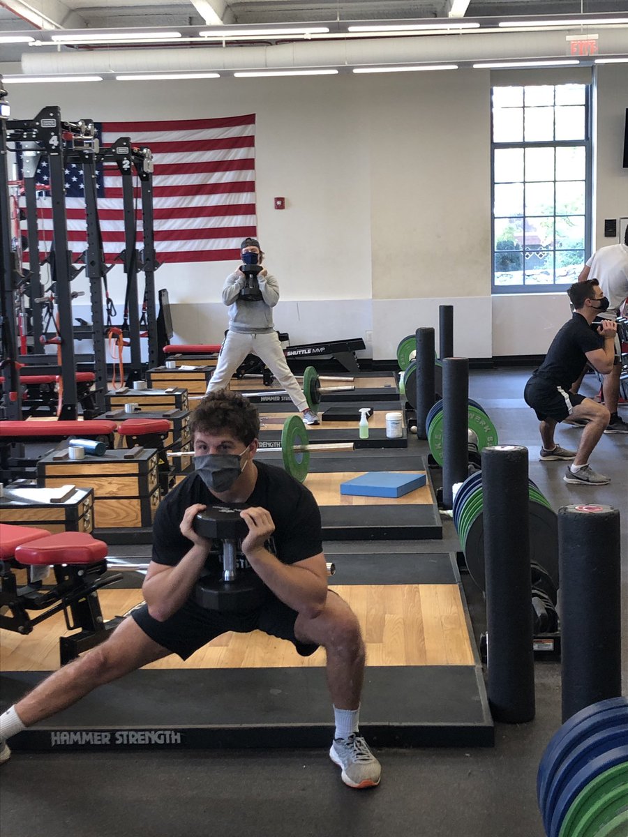BrownU_Wrestle's tweet photo. Great ☝️strength &amp; conditioning 💪 workout in the 📚! #BearsAreBack #SprintTheHill #Rhode2STL 🐻🤼‍♂️🌿 https://t.co/T1NuRwArQA