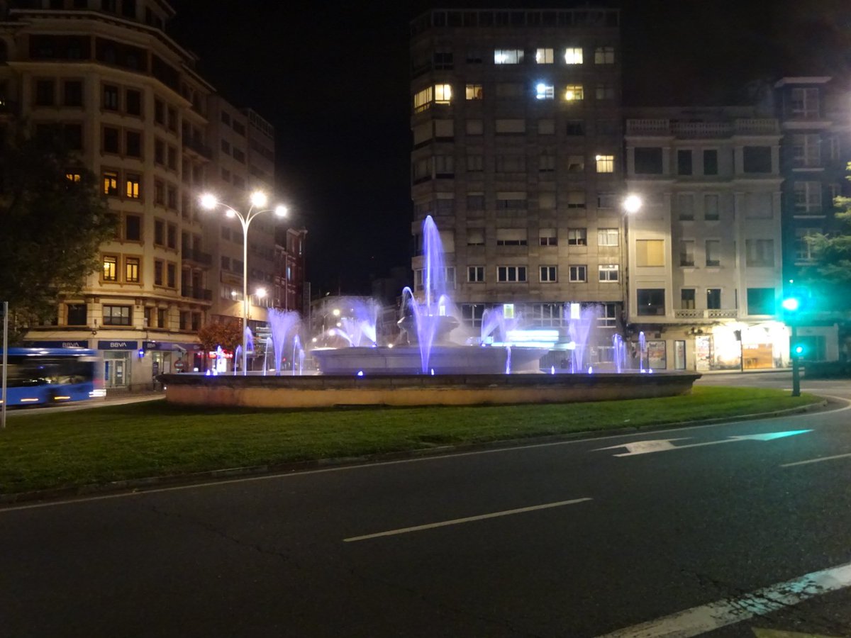 el_corunero's tweet photo. #Coruña | Hoy la fuente ⛲ de #CuatroCaminos se ilumina de morado por el Día Europeo del Síndrome XFragil.

 #DiaEuropeoSFX 💜 https://t.co/awDNGGGpDm