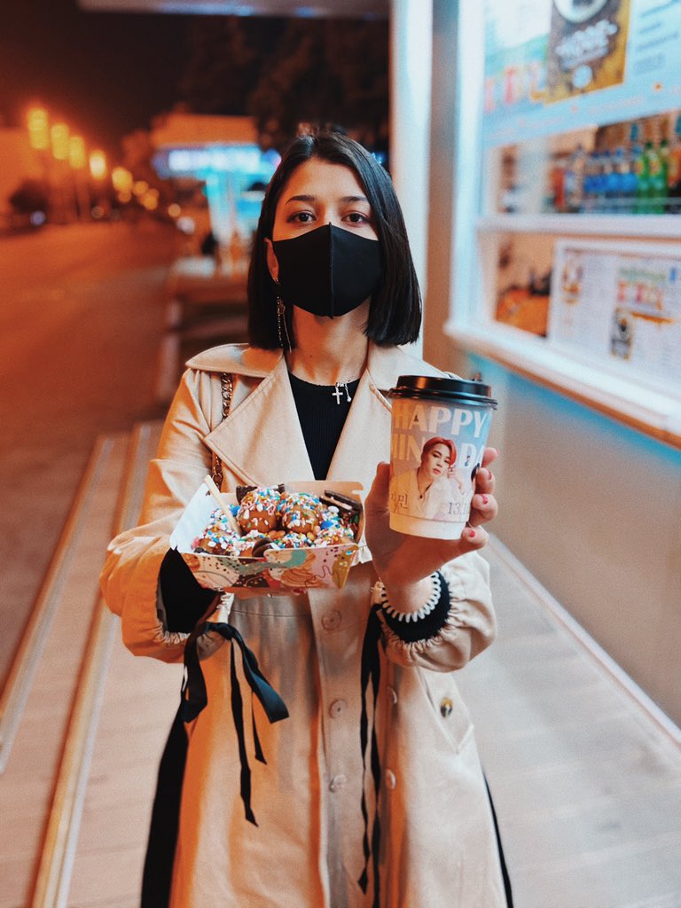bitchmytime's tweet photo. Дорогие арми, спешу позвать Вас на проект к дню рождения Чимина на ВДНХ 12 октября с 17:00 по 23:00, по 13 октября с 10:00 до 23:00!
💜💜💜💜💜💜💜💜💜💜💜
Смотрите какие красивые стаканчики мы подготовили для Вас!🥺
Помогите распространить, пожалуйста🥺 https://t.co/JNNgo7V4Hj