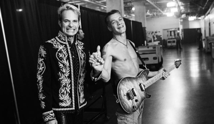 Happy 66th birthday to David Lee Roth ( 