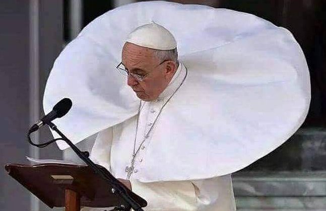LeRapporteur_'s tweet photo. Jurassic Pape https://t.co/ViAhOKqSzp