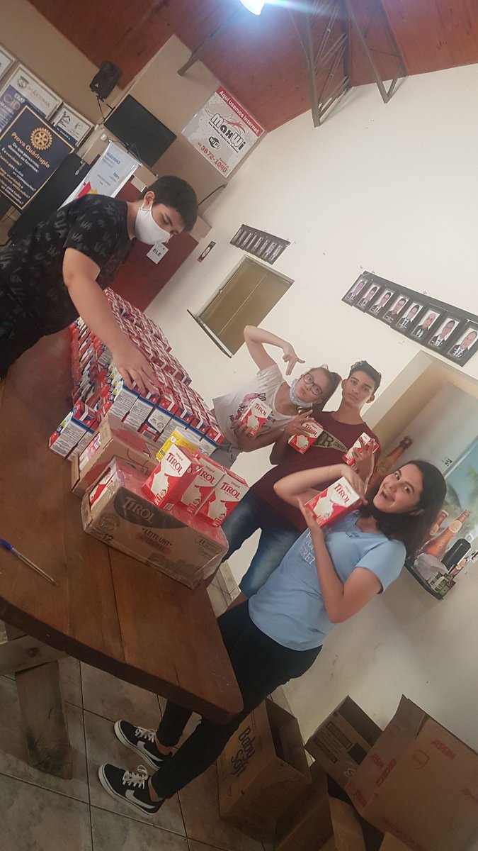 interactrondon1's tweet photo. Hoje tivemos mais um projetooo

No total, arrecadarmos 288 litros de leite esta manhã, os quais foram entregues ao Conselho Tutelar de Rondon para a redistribuição, focando nas crianças do município 💙💙

"Muuudando" vidas através do interact 🐮💙 https://t.co/vfNarl8YPQ