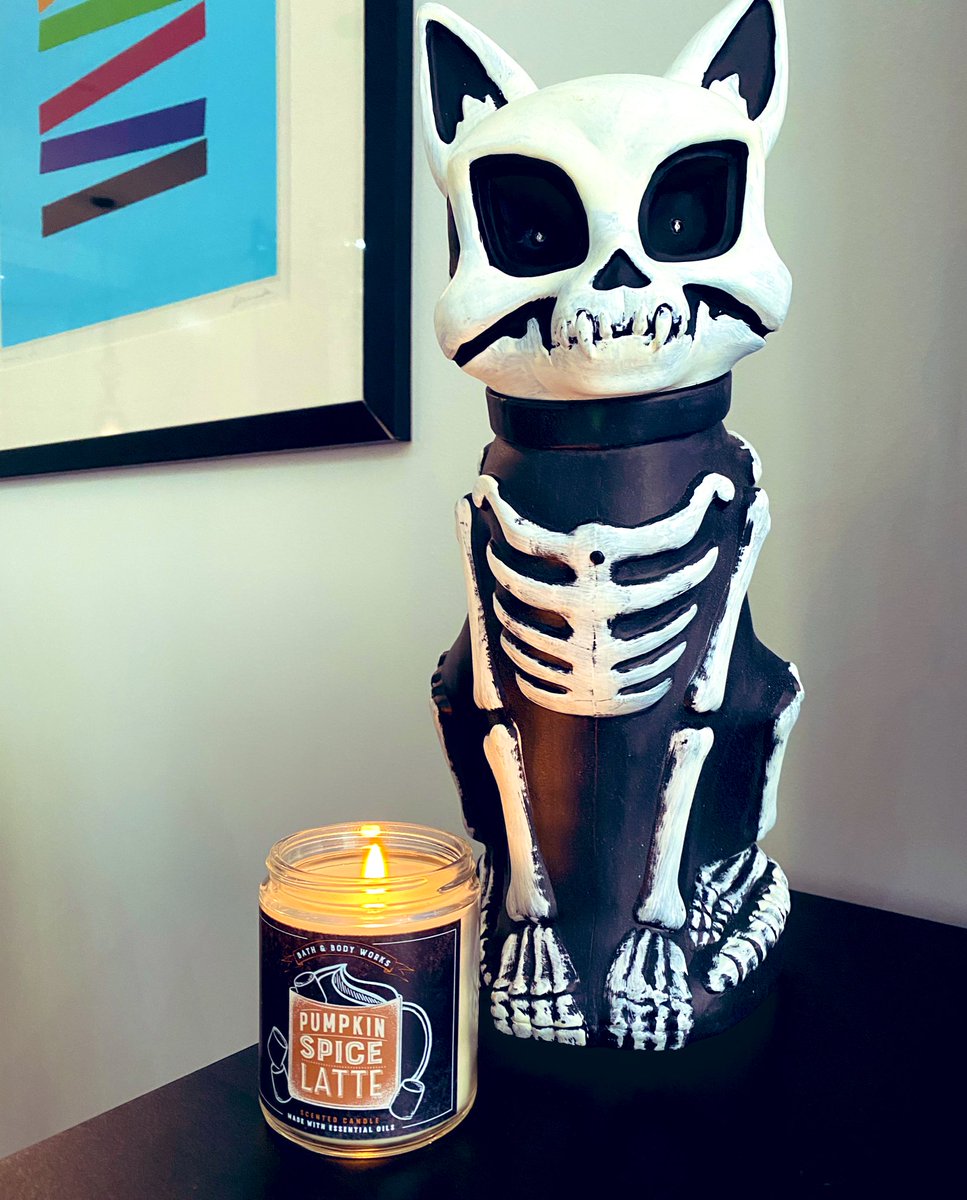 kcavery's tweet photo. attn: #fallbasic enthusiasts @brittanyvirani and @JaymeFR - a new fall candle has been lit. https://t.co/YAwh2bdCoM