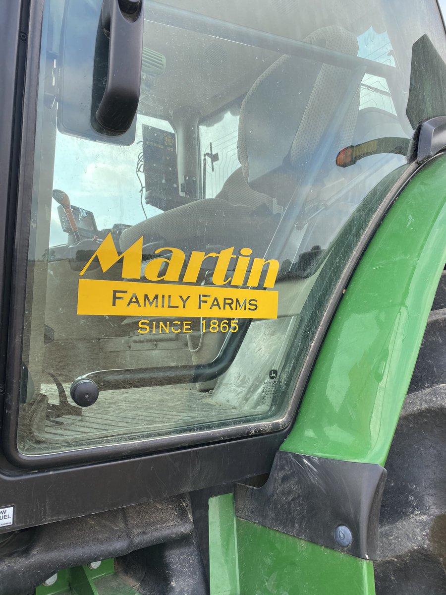 AmandaCraven_ag's tweet photo. Bean plot off on Friday, wheat plot in on Saturday! Lucky to have the best customers! 
@beanboyz 
#agrisagronomy
#ontag https://t.co/zmgxKEJ1RU
