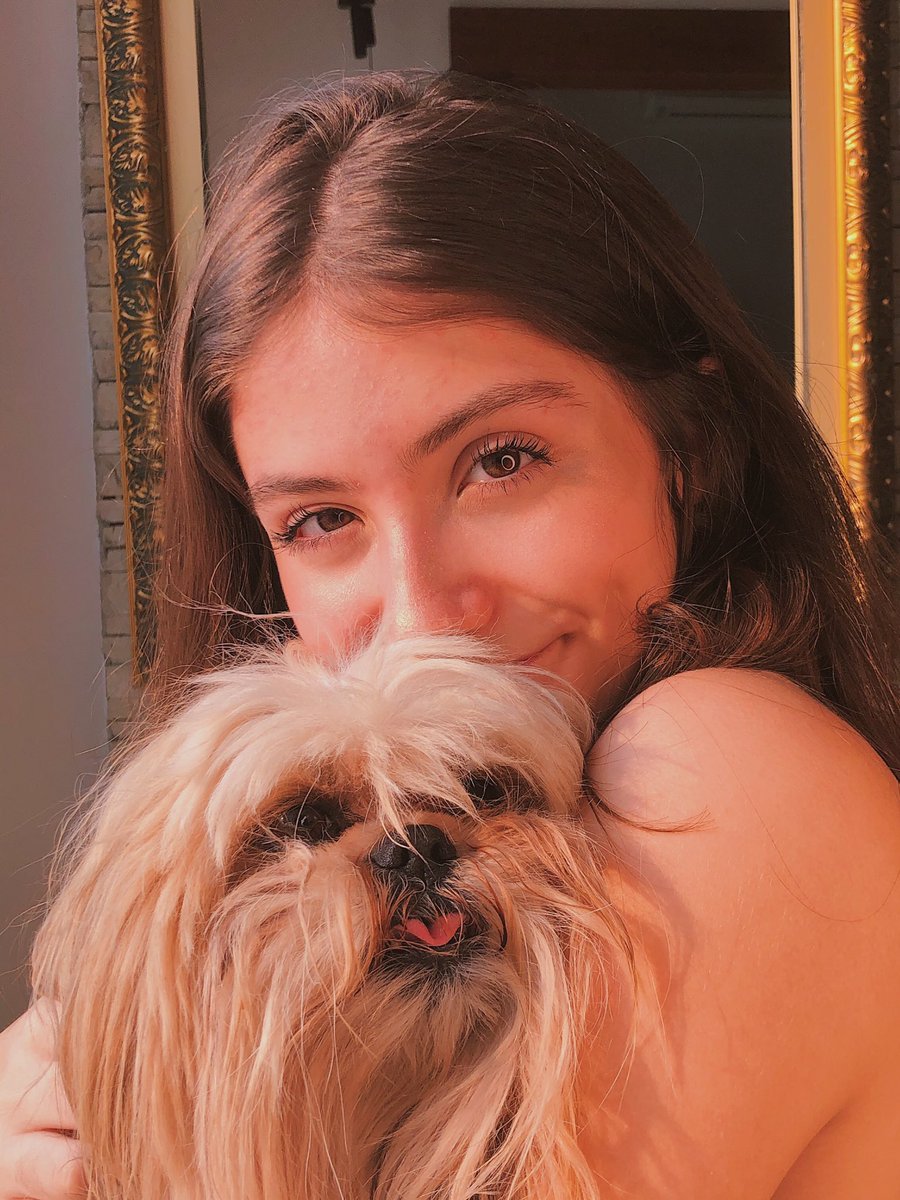sofiaespanha's tweet photo. para de falar que tu é minha namorrrrr 😡 https://t.co/8PxNOEEdBr
