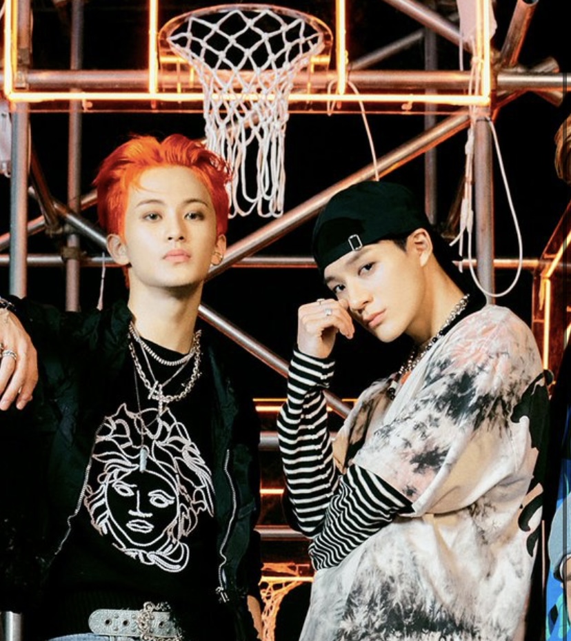 from the misfit teaser photos, jeno standing next to mark, a member who is supposed to be an inch shorter than him. he is slouching, but even if he was standing straight, it still appears he would only be about as tall, if not a little shorter than mark