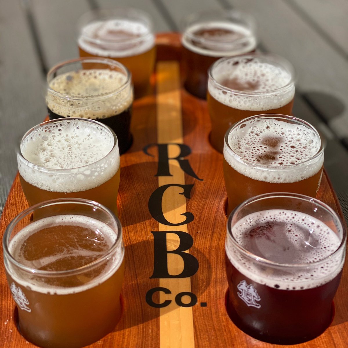 kristiewells's tweet photo. Not sure how this happened, but I am not hating it. 

/cc @RedwoodCurtain 

#beerlover #beersampler https://t.co/fJ6bXoWDXZ