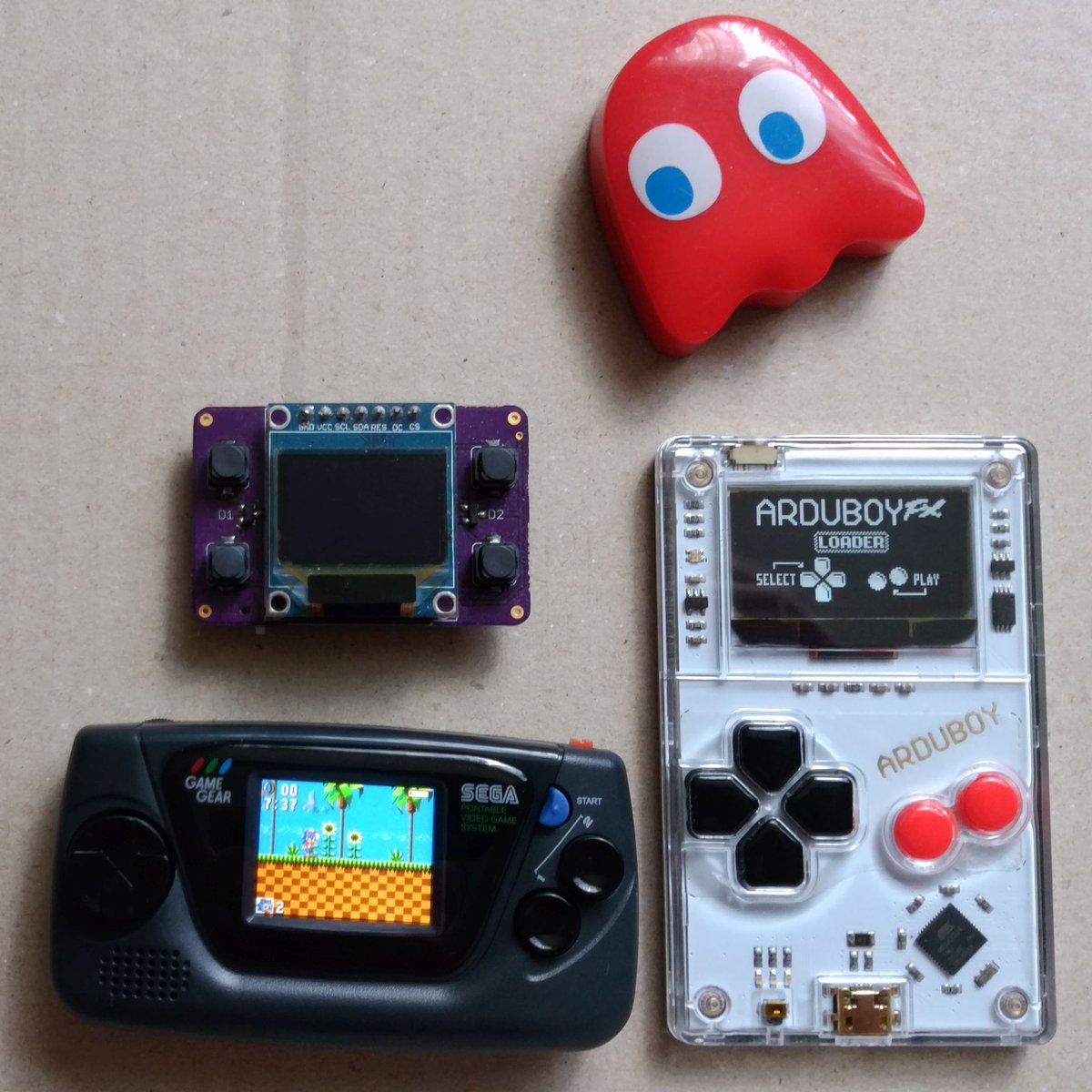 MstrBlinky's tweet photo. More size comparisons top left my #TinyGear (still WIP) and #Arduboy at the right (Yes it's an #ArduboyFX :D ) https://t.co/k4OoPsFWdc