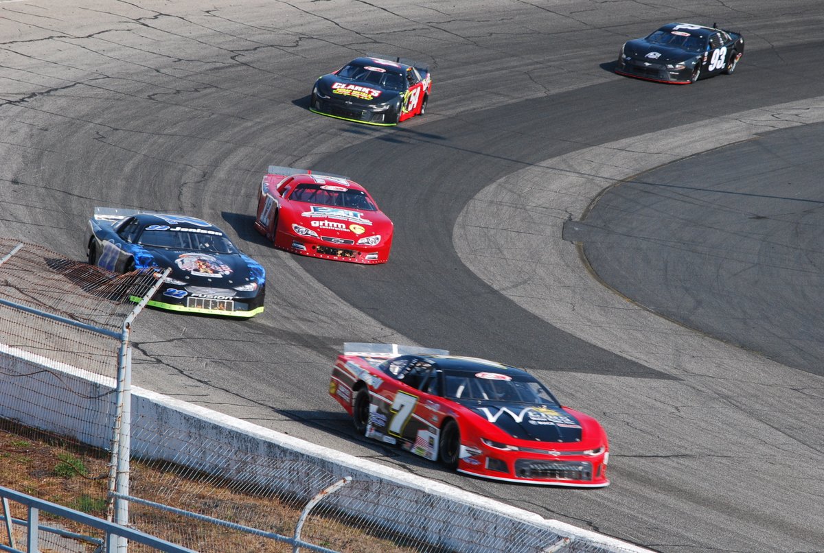 #SunocoWorldSeries: The snarling @PASSSLM14 Super Late Models are on track for heat races! Watch them live on Speed51.TV: speed51.tv/products/ppv-t…